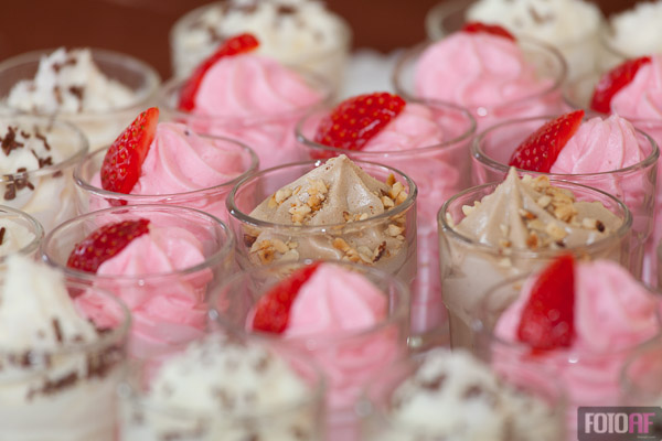 foto da un matrimonio - dei piccoli cupcake nuziali